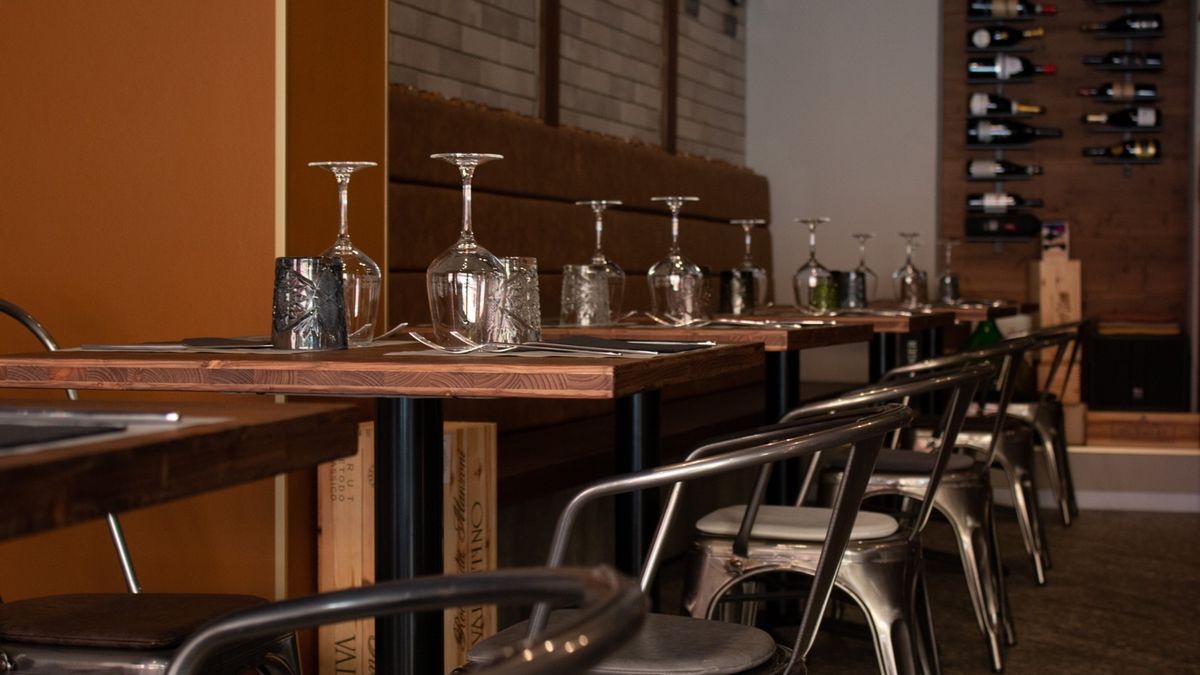 The dining room at Sücar Brüsc in Mantua