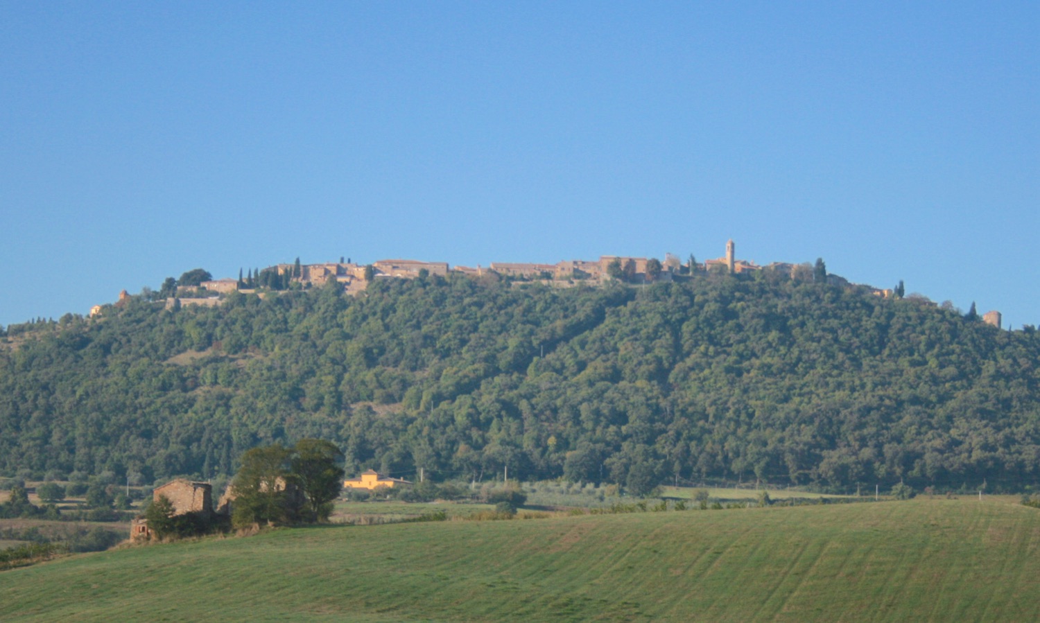 丘の上のMontefollonico
